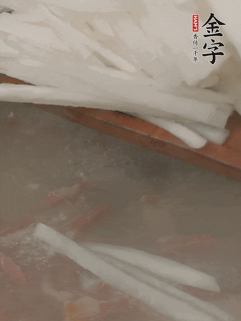 放蘿卜絲，燉5分鐘。