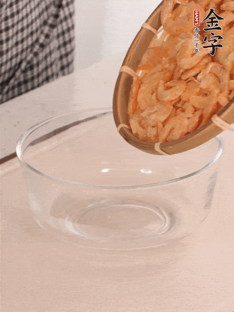 海米提前用溫水浸泡一會。